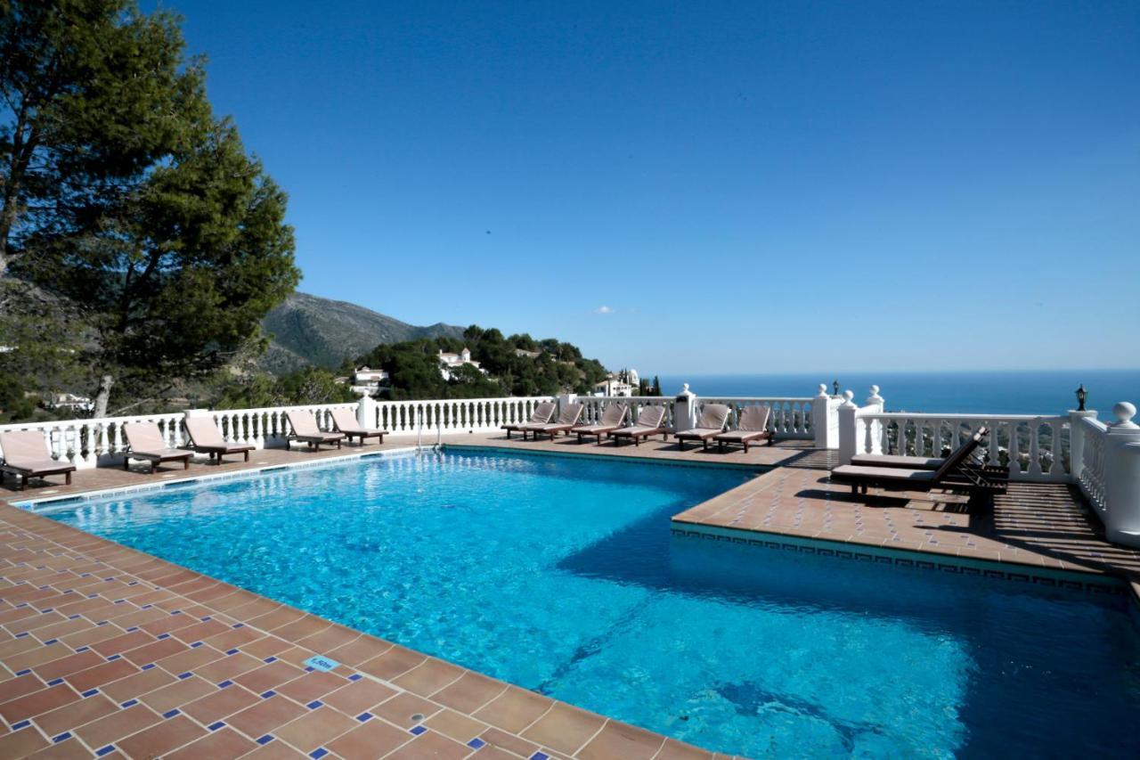 Classic One-Bedroom Apartment Partial Sea View Terrace,1679582122:JPEG